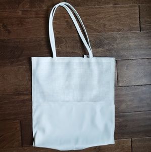 Saks Fifth Avenue Ivory Tote New With Tag